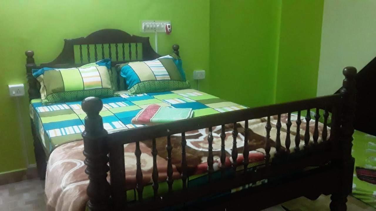 Elisa Home Stay Villa Puduccseri Kültér fotó